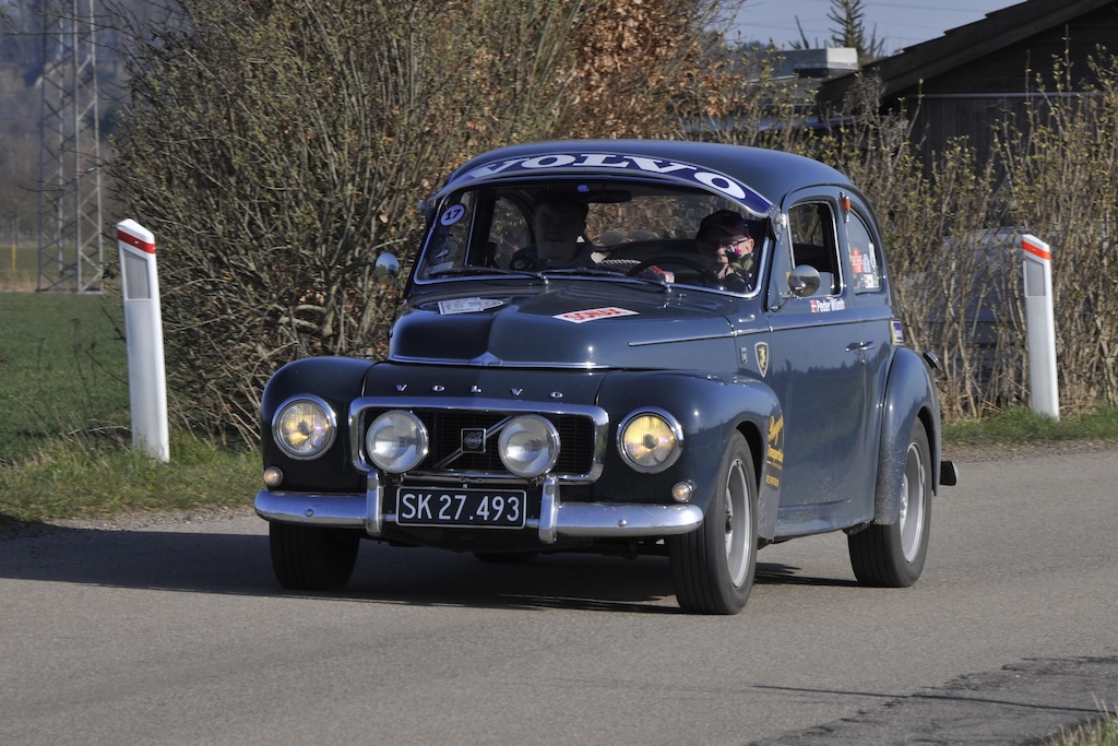 Peder Wiilm og Lucas Egholm Wiilm deltager i en af de ældste biler – en Volvo 544 Sport fra 1965.
(Foto: Morten Alstrup)